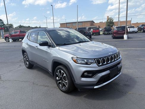 Used 2023 Jeep Compass Limited AWD/4WD image 2