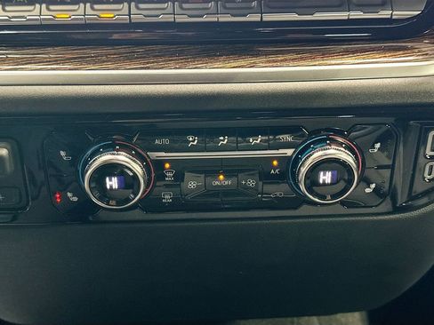 New 2026 GMC Sierra 1500 SLE w/ Preferred Package image 16