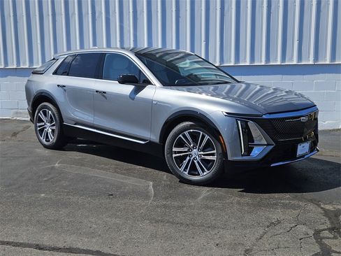 New 2025 Cadillac Lyriq Luxury image 1
