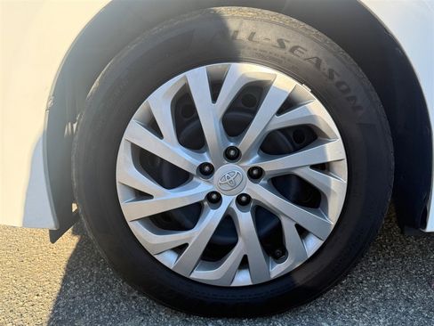 Used 2019 Toyota Corolla LE image 30