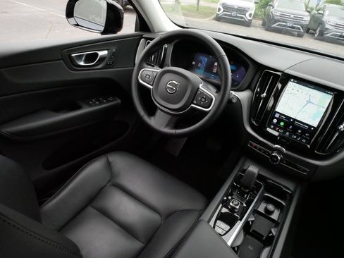 Used 2025 Volvo XC60 B5 Core AWD/4WD image 9