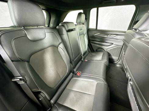 Used 2023 Jeep Grand Cherokee Altitude AWD/4WD image 32