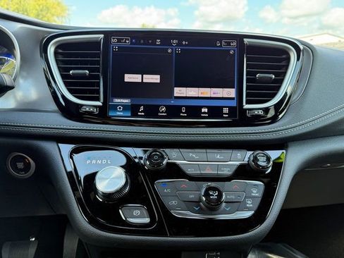 New 2026 Chrysler Pacifica Select image 23