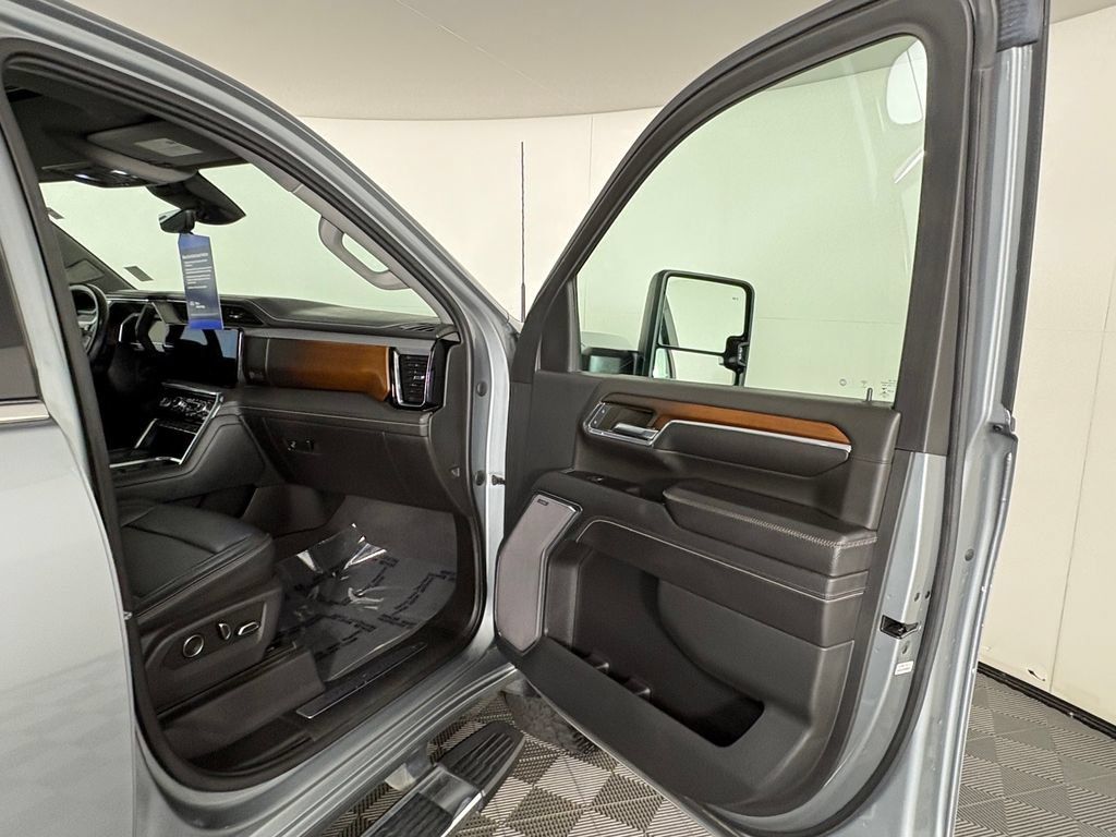 Used 2024 GMC Sierra 3500 Denali w/ Technology Package AWD/4WD image 33