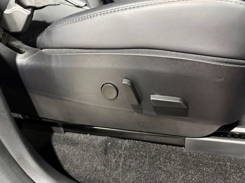 Used 2020 Tesla Model Y Long Range image 16