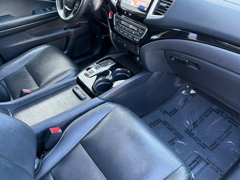 Used 2018 Honda Pilot Touring image 15
