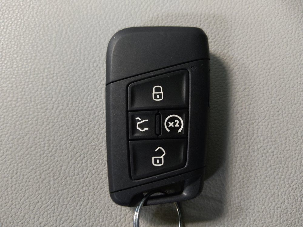 Used 2024 Volkswagen Jetta SE w/ Panoramic Sunroof Package FWD image 32