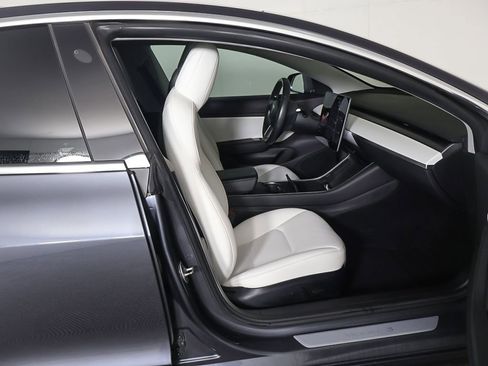 Used 2019 Tesla Model 3 Performance image 30