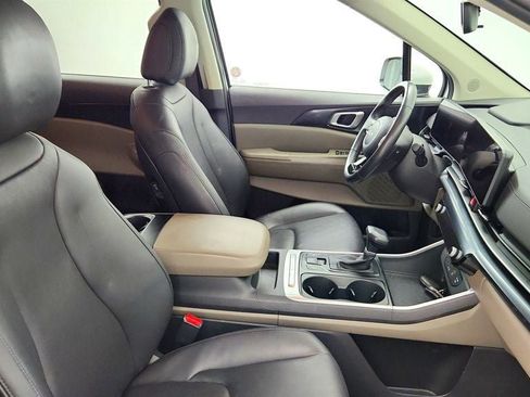 Used 2025 Kia Carnival FWD image 25