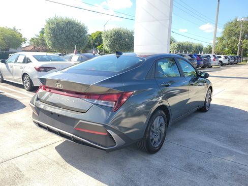 Used 2024 Hyundai Elantra SEL FWD image 7