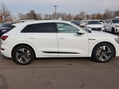 Used 2022 Audi e-tron Premium Plus w/ Premium Plus Package image 4