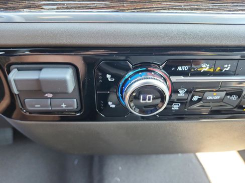 New 2026 GMC Sierra 1500 SLE image 16