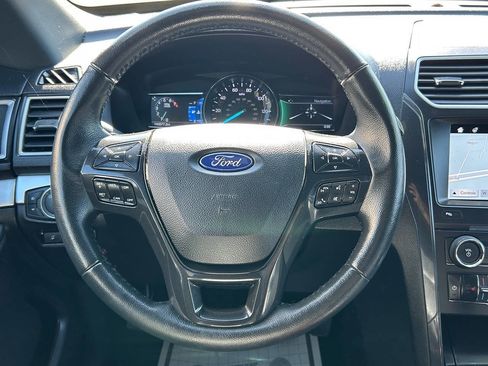 Used 2017 Ford Explorer XLT w/ Equipment Group 202A AWD/4WD image 26