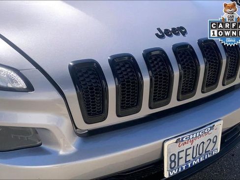 Used 2018 Jeep Cherokee Latitude w/ Altitude Package FWD image 27