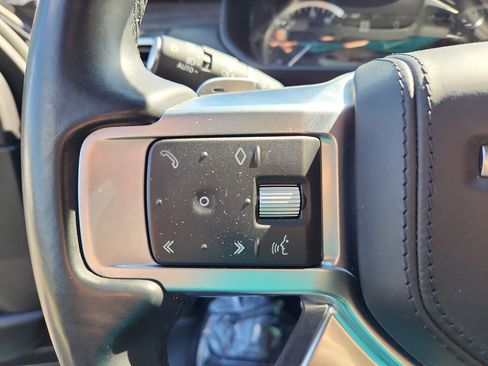 Used 2023 Land Rover Discovery Metropolitan Edition AWD/4WD image 19