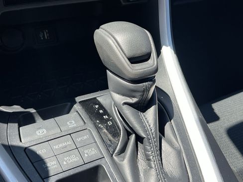 Used 2025 Toyota RAV4 LE AWD/4WD image 17