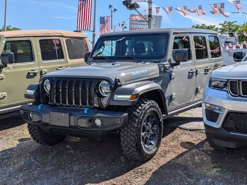 Used 2023 Jeep Wrangler Unlimited w/ Sun & Screen Package AWD/4WD image 2