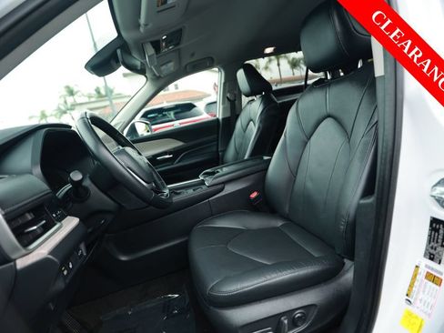 Used 2024 Toyota Grand Highlander FWD image 17