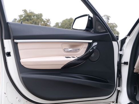 Used 2018 BMW 330i Sedan w/ M Sport Package image 13