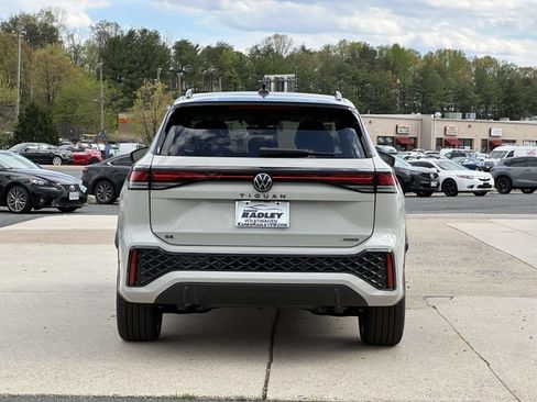 New 2026 Volkswagen Tiguan SE R-Line AWD/4WD image 3