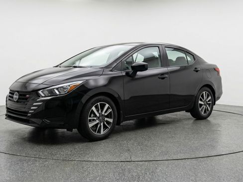 Used 2025 Nissan Versa SV image 3