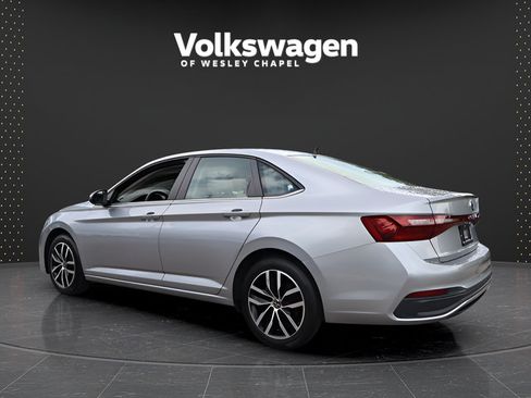 Certified 2025 Volkswagen Jetta SE FWD image 6