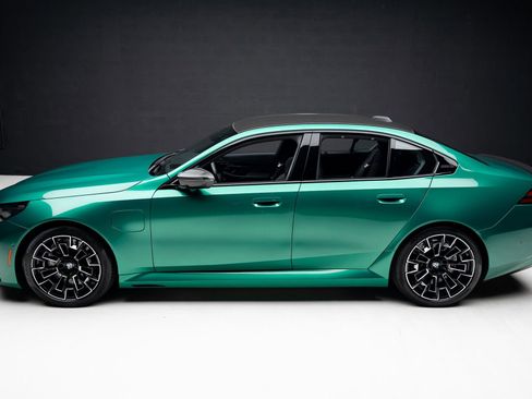 Used 2025 BMW M5 w/ Carbon Package image 16