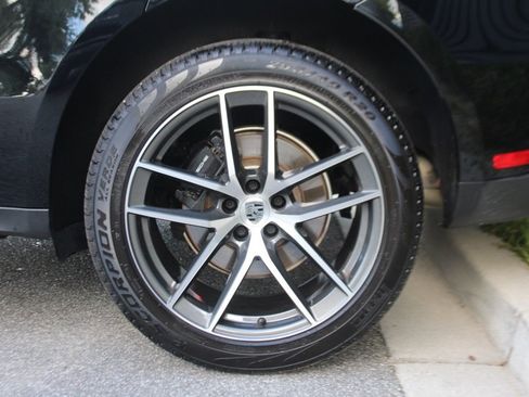 Used 2025 Porsche Macan image 14