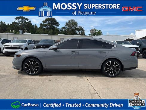 Used 2023 Honda Accord Touring image 3