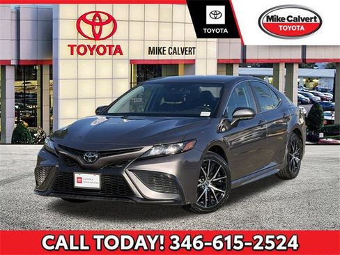 Certified 2024 Toyota Camry SE image 1