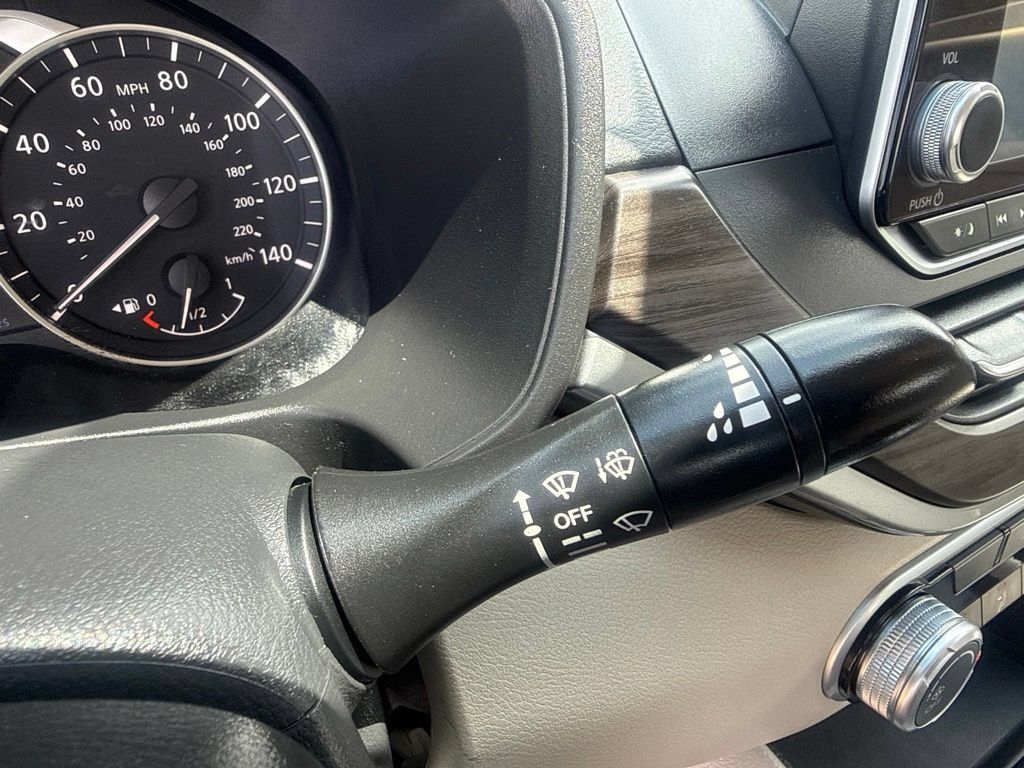 Used 2025 Nissan Altima 2.5 SV FWD image 20
