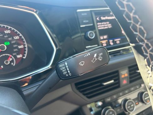 Certified 2021 Volkswagen Jetta SE w/ SE Cold Weather Package image 18