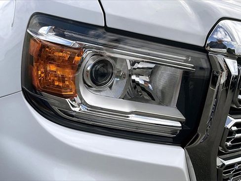 Used 2022 GMC Canyon Denali image 29