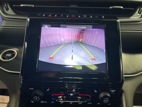 Used 2023 Jeep Grand Cherokee Altitude image 17