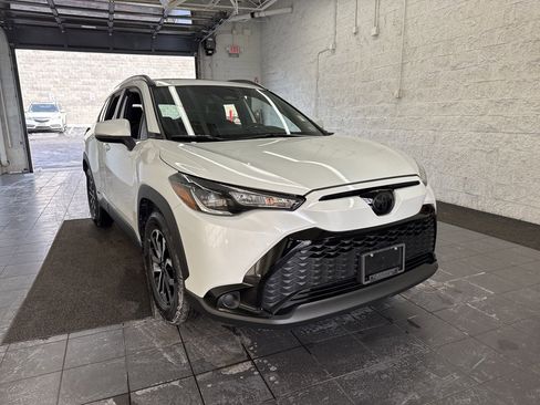 Certified 2024 Toyota Corolla Cross SE image 2