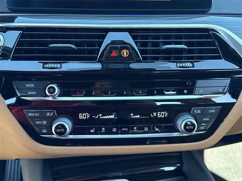 Used 2021 BMW 530i w/ Premium Package image 6