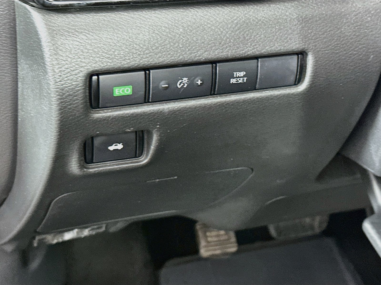 Used 2025 Nissan Sentra SR w/ SR Premium Package FWD image 11