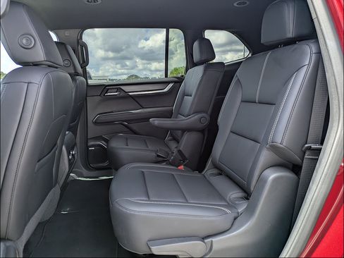 Used 2026 GMC Acadia Elevation w/ Elevation Premium Package FWD image 14