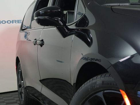 New 2026 Chrysler Pacifica Limited w/ S Appearance Package image 3