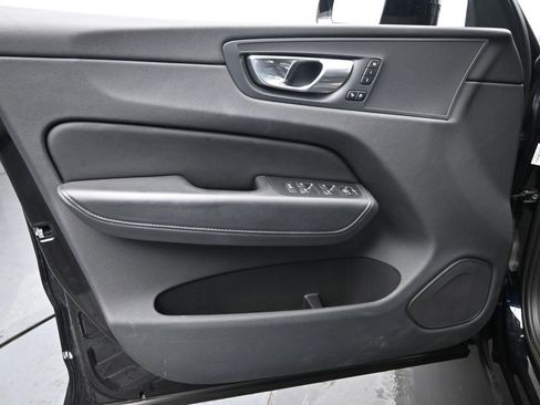 Used 2023 Volvo XC60 B5 Plus image 28