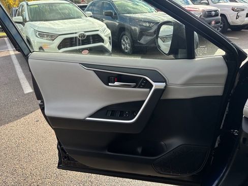 Used 2025 Toyota RAV4 Limited image 35