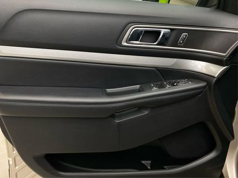 Used 2017 Ford Explorer XLT w/ Equipment Group 202A image 25