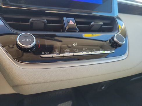 Used 2023 Toyota Corolla LE w/ LE Premium Package image 31