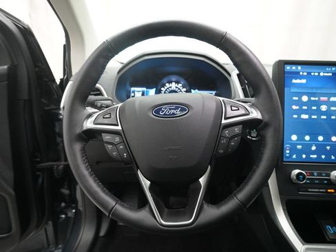 Used 2024 Ford Edge SEL w/ Convenience Package AWD/4WD image 4