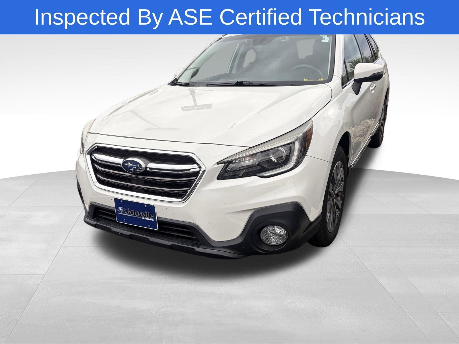 Used 2018 Subaru Outback 3.6R Touring AWD/4WD image 2