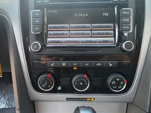 Used 2013 Volkswagen Passat 2.5 SE image 27