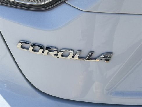 Used 2025 Toyota Corolla LE image 12