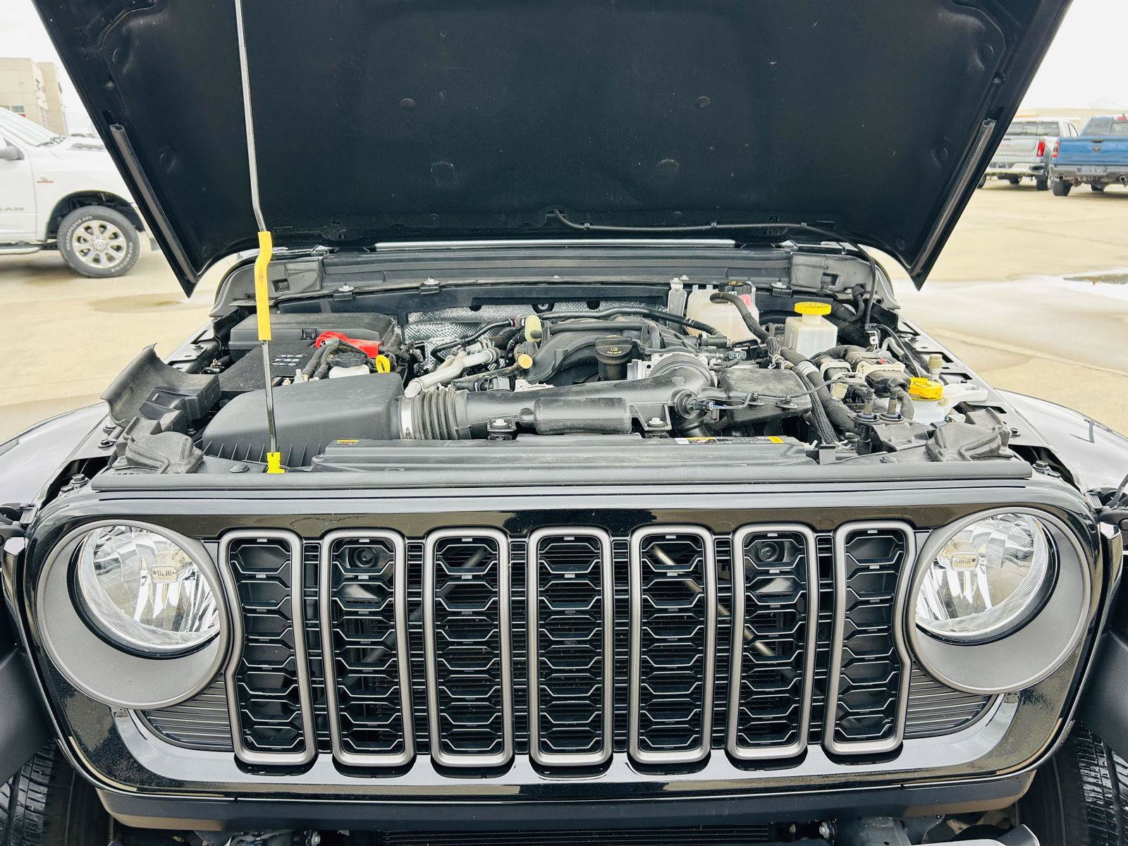 Used 2024 Jeep Gladiator Sport AWD/4WD image 40