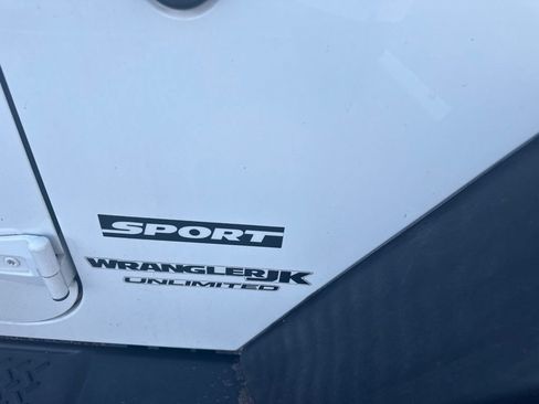 Used 2018 Jeep Wrangler Unlimited Sport S AWD/4WD image 4