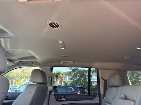 Used 2020 Chevrolet Suburban LT image 17